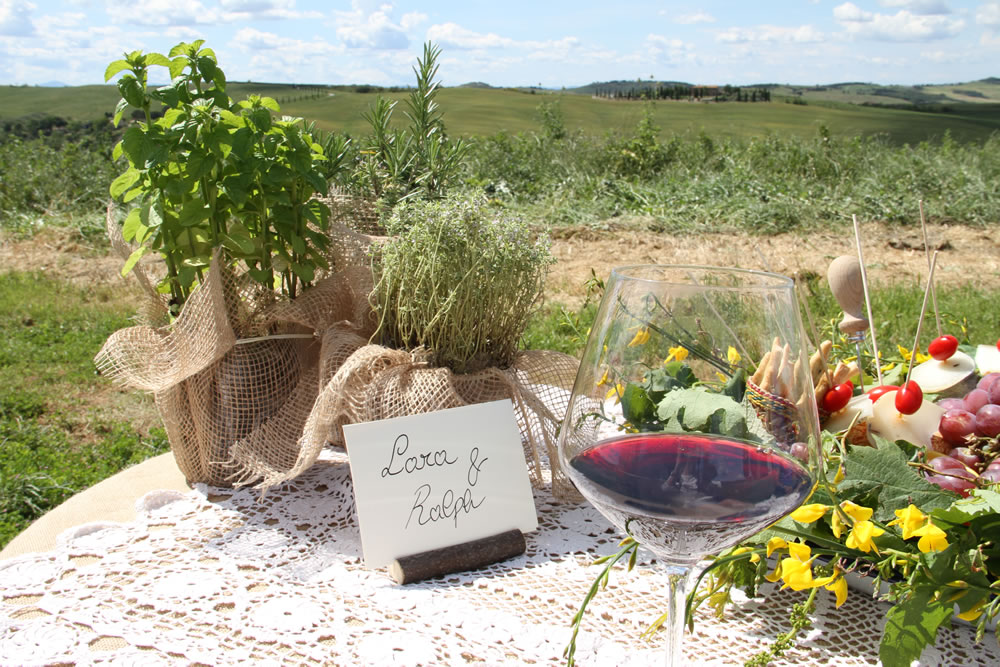 Preparation for the wedding proposal in Tuscany